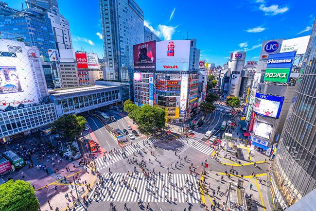 東京都渋谷のスクランブル交差点のイメージ