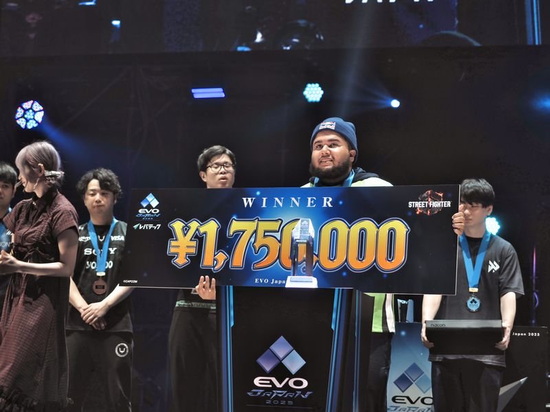 「スト6」で優勝したMenaRD選手