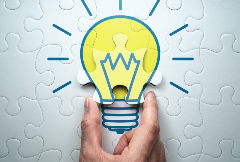 アイデアを表す電球のイメージ