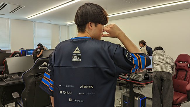 CREST GAMINGのユニフォームの画像