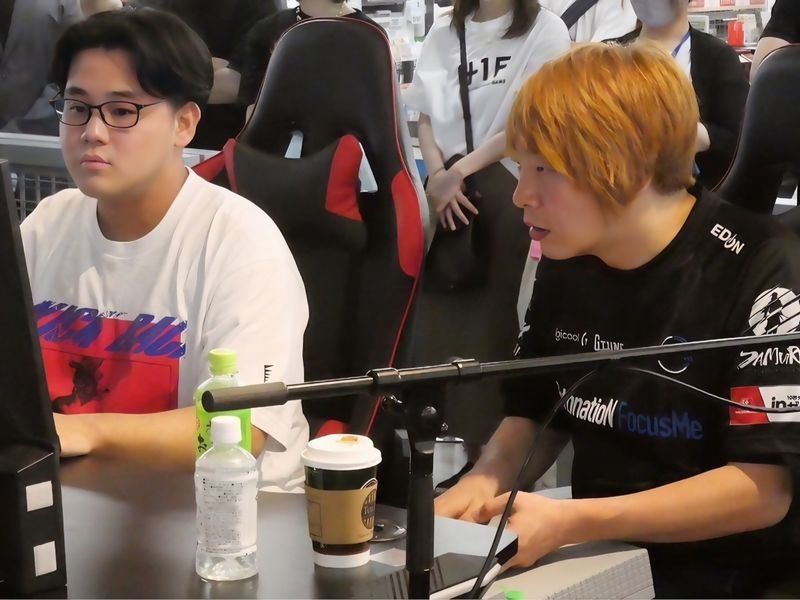 対戦するなるおさんの写真