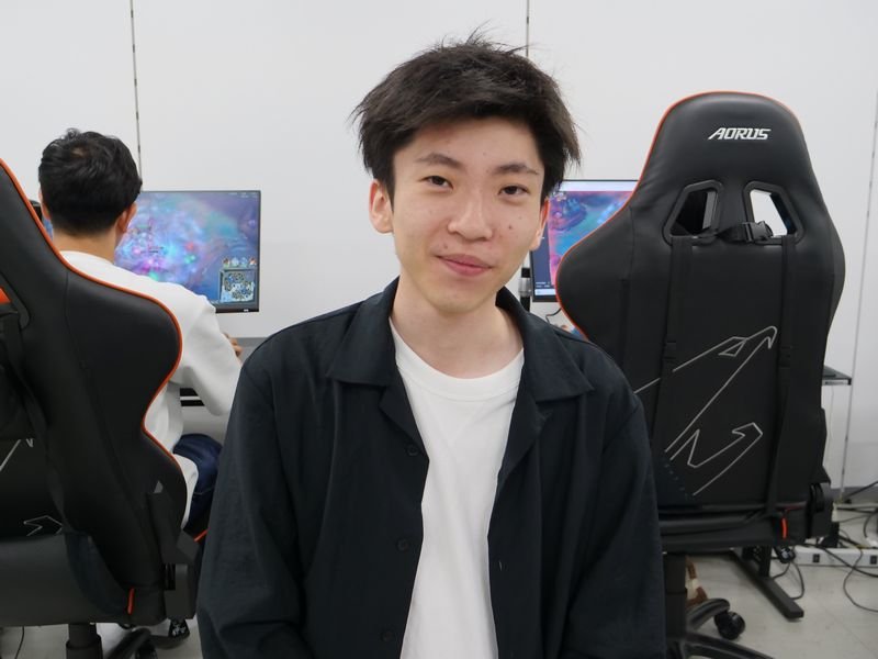 「OECU eSports」副学生代表 平松さんの写真