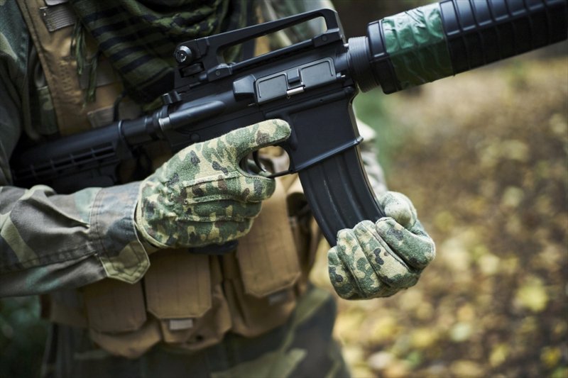 銃を持つ兵士のイメージ1